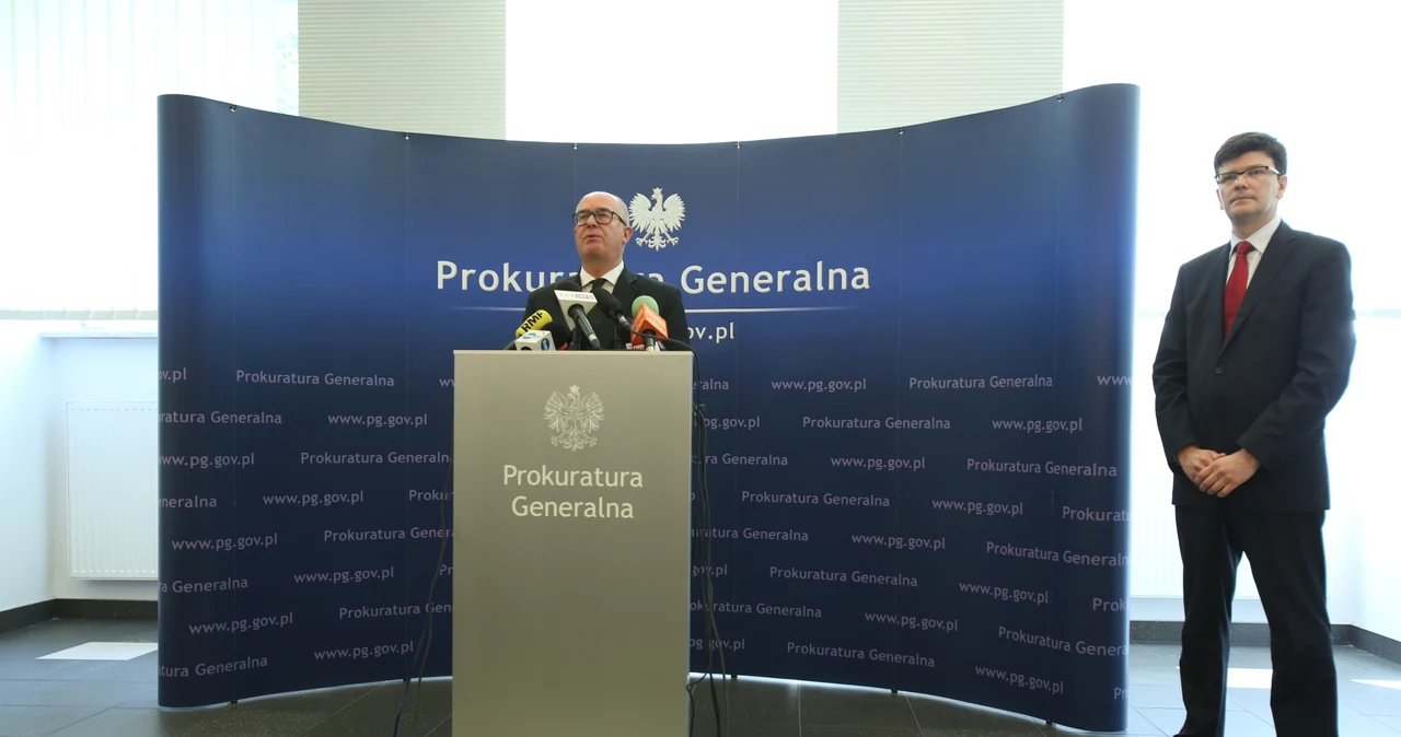 Prokurator Generalny Andrzej Seremet (z lewej) i rzecznik PG Mateusz Martyniuk (z prawej)