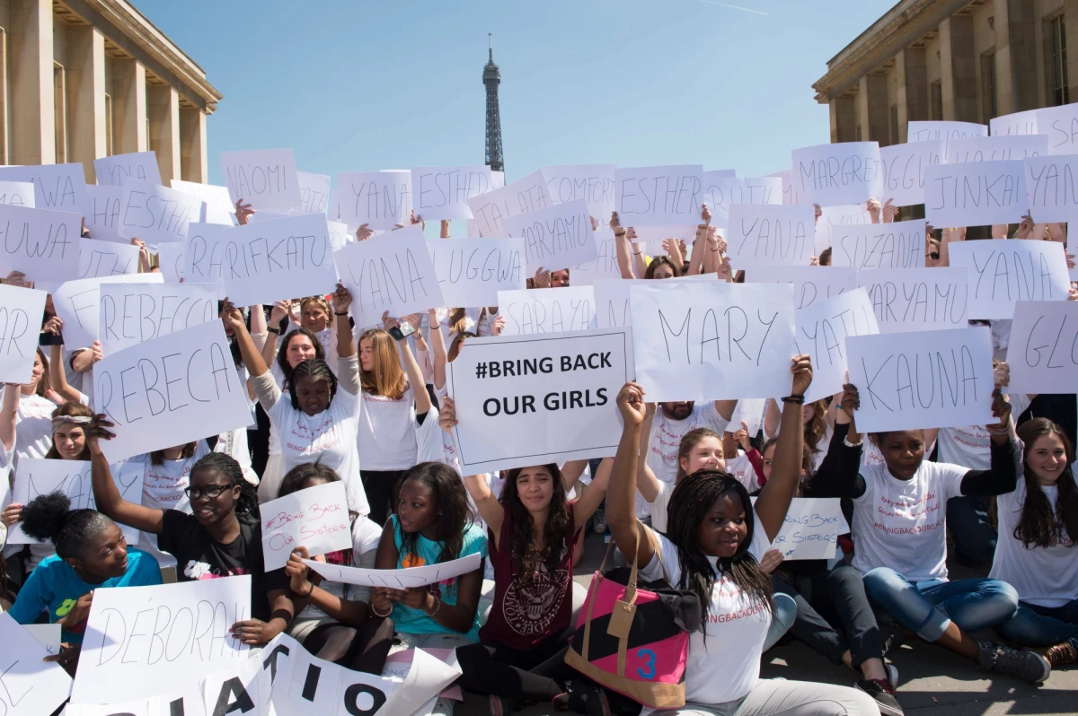 Los 219 dziewcząt porwanych przeszło dwa miesiące temu w północno-zachodniej Nigerii przez islamistów z ugrupowania Boko Haram jest nadal nieznany” - oświadczył w piątek przedstawiciel władz nigeryjskich, generał Ibrahim Sabo, który kieruje rządową komisją prowadzącą śledztwo w sprawie uprowadzenia. Wyjaśnił, że 57 dziewcząt powróciło do rodzin.