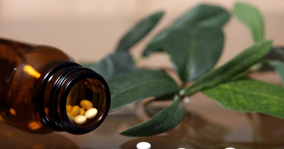 „Wokół homeopatii znów zawrzało. Gdy Śląski Uniwersytet Medyczny uruchomił studia podyplomowe na kierunku homeopatia, szyki ponownie zwarł samorząd lekarski” – donosi „Rzeczpospolita”. 