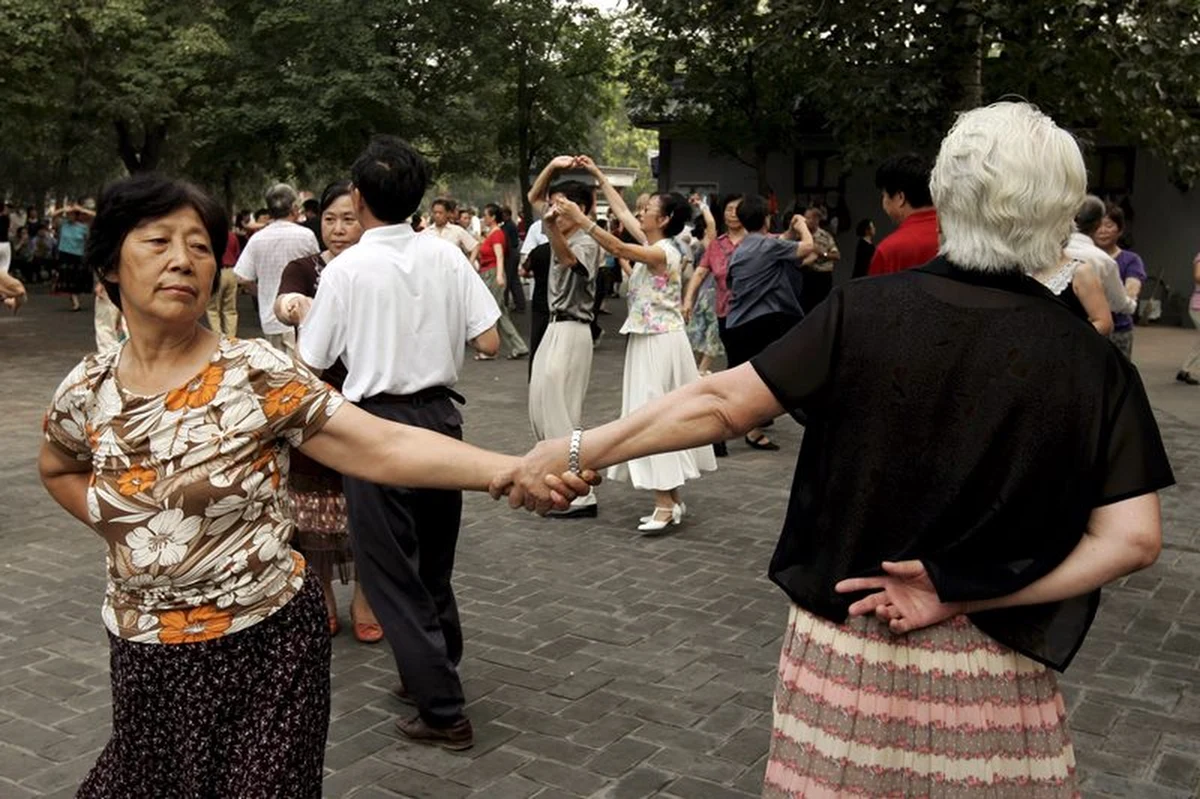 Starzejące się społeczeństwo Japonii zmaga się z plagą demencji - cierpi na nią już prawie 5 mln ludzi. Tysiące chorych co roku bez świadomości wychodzi z domów i nie potrafi znaleźć powrotnej drogi.