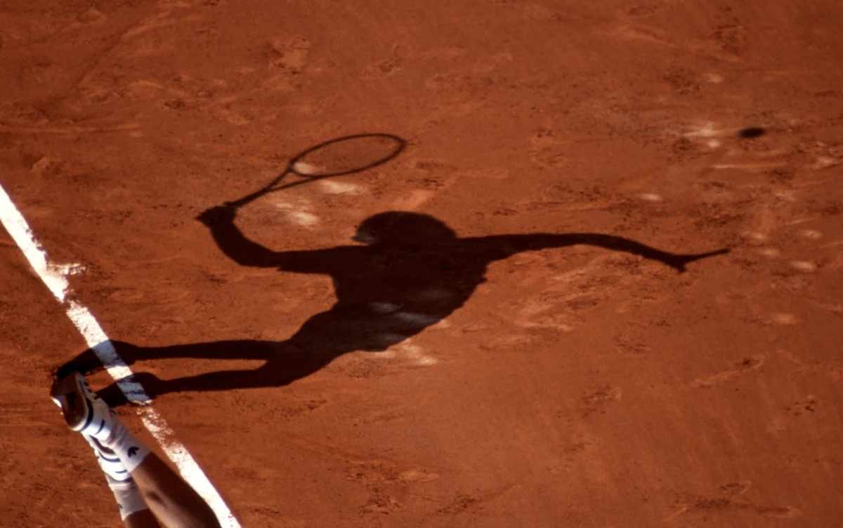 O lenistwie, które przydaje się na korcie, kąpielach w lodzie i o tym, czy w tenisie wciąż jest miejsce na kobiecą sylwetkę rozmawiamy z doktorem Wacławem Mirkiem z Akademii Wychowania Fizycznego w Krakowie, trenerem przygotowania fizycznego Agnieszki i Urszuli Radwańskich. Tuż przed rozpoczęciem najbardziej prestiżowego z wielkoszlemowych turniejów tenisowych, turnieju na trawiastych kortach Wimbledonu mówimy o specyfice przygotowań fizycznych w tym niezwykłym sporcie. 