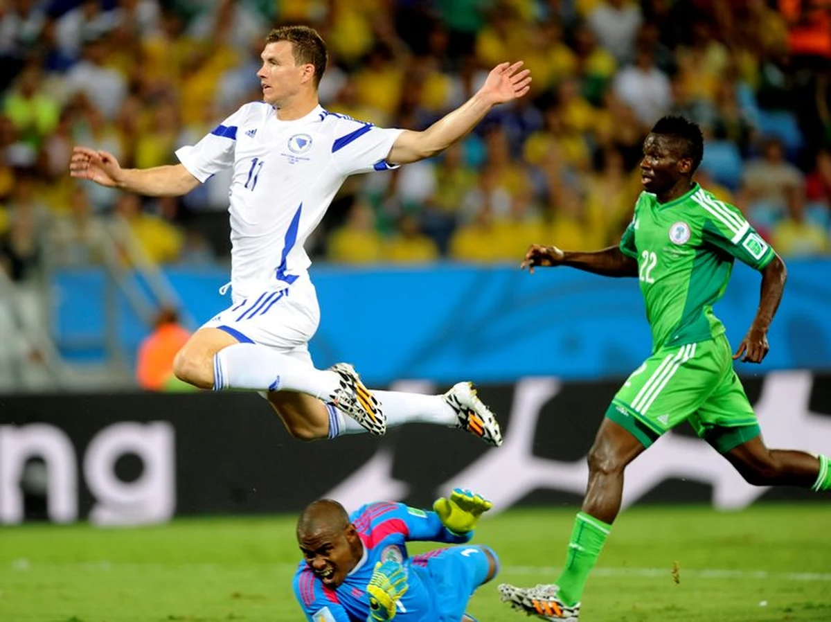 Jeden do zera pokonała Nigeria reprezentację Bośni i Hercegowiny. Jedynego gola w 30 minucie spotkania strzelił  Peter Odemwingie. Yynik mógł być jednak inny bo sędzia liniowy dopatrzył się spalonego u Edina Dżeko. 
Na powtórkach wyraźnie widać było jednak, że Bośniak był przed linią spalonego.

