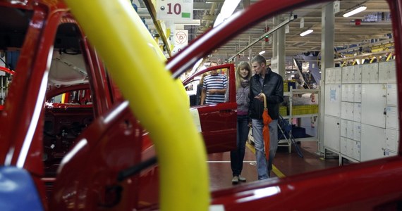 Pracownicy fabryki Fiata w Tychach mogą dostać do 1400 złotych jednorazowej premii za pracę w soboty. Jednocześnie zwiększy się limit nadgodzin w tym roku. Porozumienie w tej sprawie związkowcy i dyrekcja mają podpisać w środę. 
