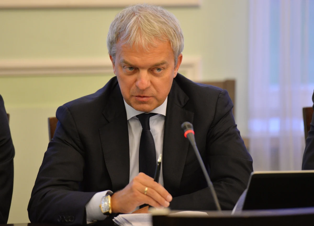 "Orban to mu laskę [Putinowi] zrobił tak, że, k…a, ma tylko ogon podwieszony. Elektrownie atomowe na Węgrzech, 10 mld euro kredyt od Ruskich […]. I że South Stream zrobi, mimo że Unia się nie zgadza” - to fragment wypowiedzi prezesa PKN Orlen Jacka Krawca pochodzący z rozmowy z ministrem skarbu Włodzimierzem Karpińskim i wiceministrem skarbu Zdzisławiem Gawlikiem. Stenogramy nagrania z tego spotkania publikuje dzisiejszy "Wprost". 