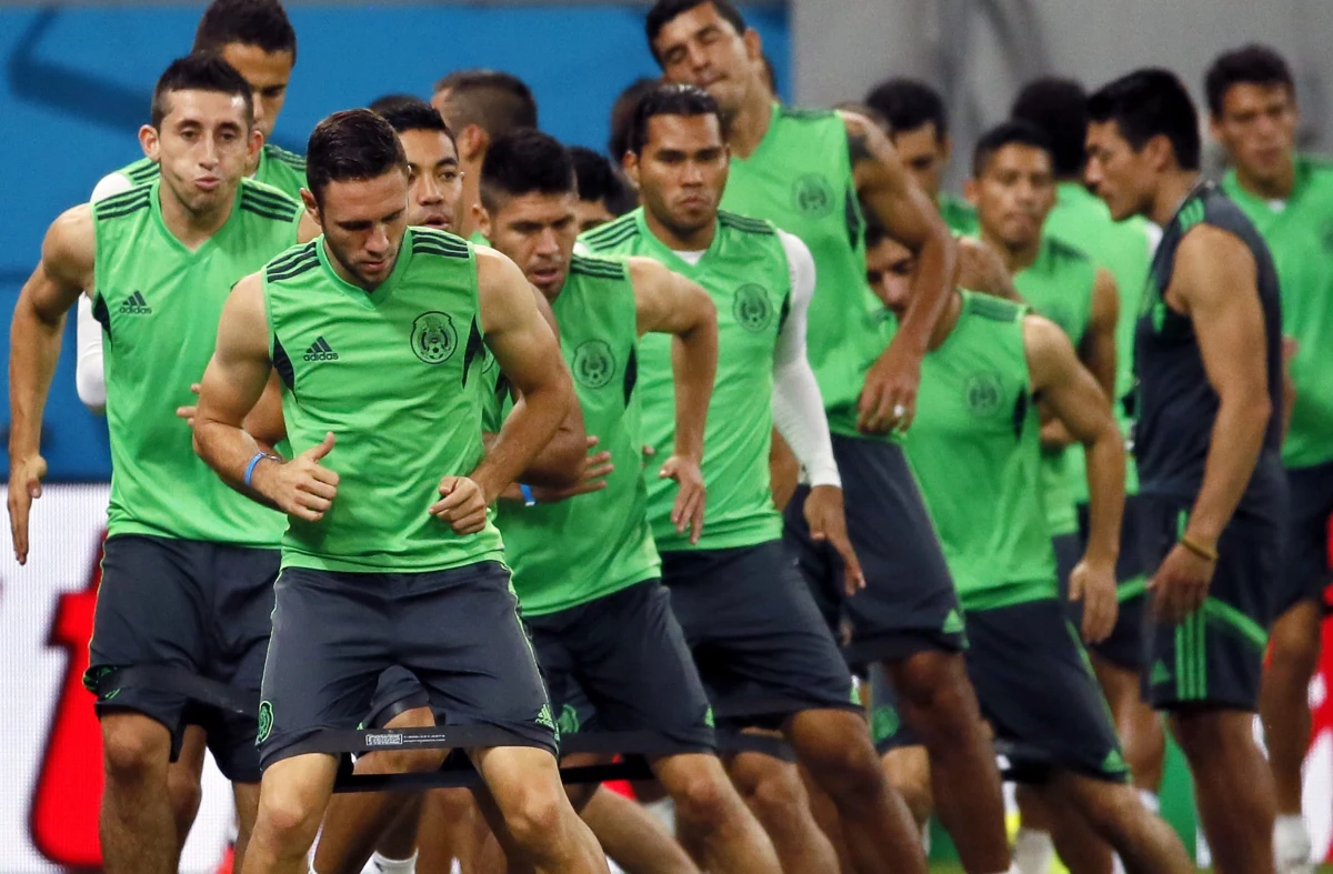 Dzisiejszy mecz grupy A Chorwacja - Meksyk w Recife będzie dla obu zespołów starciem o awans do 1/8 finału mistrzostw świata. Piłkarze z Bałkanów po raz ostatni osiągnęli tę fazę mundialu 16 lat temu, Meksykanie - pięć razy z rzędu od 1994 roku.