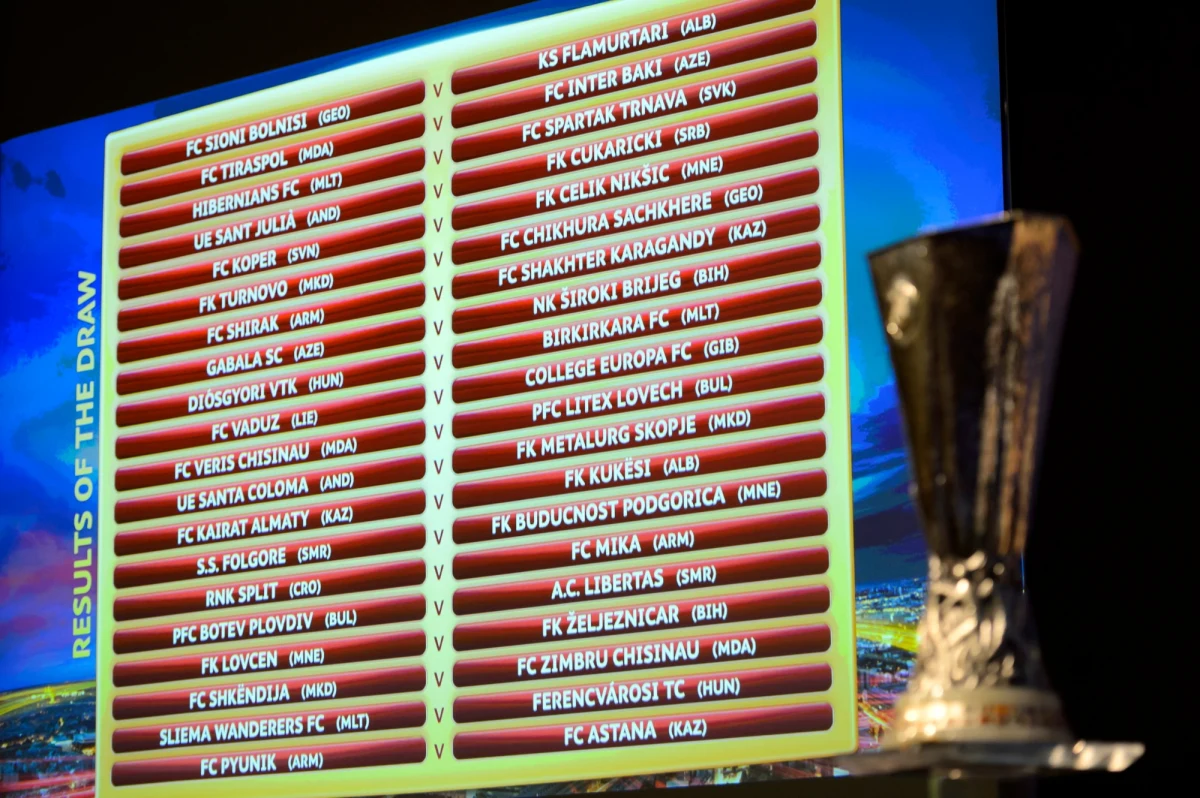 Pary dwóch pierwszych rund kwalifikacji Ligi Europejskiej rozlosowano w siedzibie UEFA w szwajcarskim Nyonie. Rywalem Ruchu Chorzów w 2. rundzie będzie FC Vaduz z Liechtensteinu lub College Europa AFC z Gibraltaru. Lech Poznań zagra z Fram Reykjavik z Islandii lub JK Nomme Kalju z Estonii. Rywalem Zawiszy Bydgoszcz będzie natomiast belgijskie Zulte Waregem.