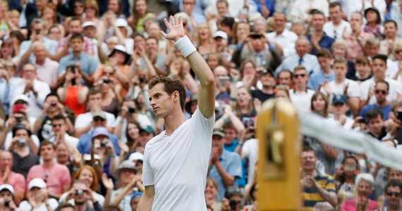 Rozstawiony z numerem trzecim Andy Murray pokonał Belga Davida Goffina 6:1, 6:4, 7:5 w pierwszej rundzie wielkoszlemowego turnieju na kortach trawiastych Wimbledonu. 27-letni Brytyjczyk wygrał ubiegłoroczną edycję londyńskiej imprezy. 