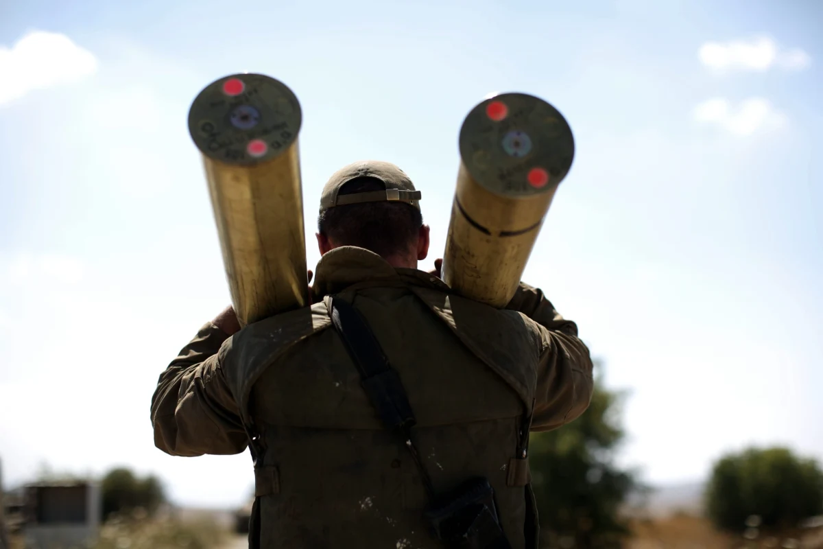 ​Syryjscy rebelianci rekrutują do swoich szeregów nawet 15-latków. Dzieci walczą jako strzelcy wyborowi i zamachowcy-samobójcy - poinformowała organizacja obrony praw człowieka Human Rights Watch.