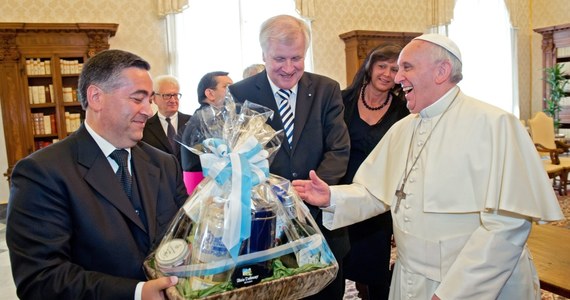 Benedykt XVI zamierza spędzić resztę swych dni w Watykanie i nie odwiedzi już rodzinnej Bawarii - poinformował po prywatnym spotkaniu z emerytowanym papieżem bawarski premier krajowy Horst Seehofer. 