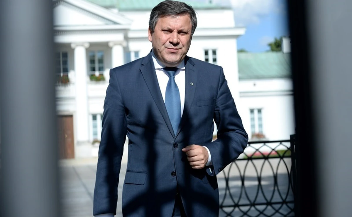 Szef PSL Janusz Piechociński powiedział, że we wtorek dojdzie do spotkania koalicyjnego, na którym oczekuje on od premiera Donalda Tuska propozycji działań "przywracających wiarygodność polskiej polityce". Dodał, że jeśli one nie padną, to PSL przedstawi własne rozwiązania.