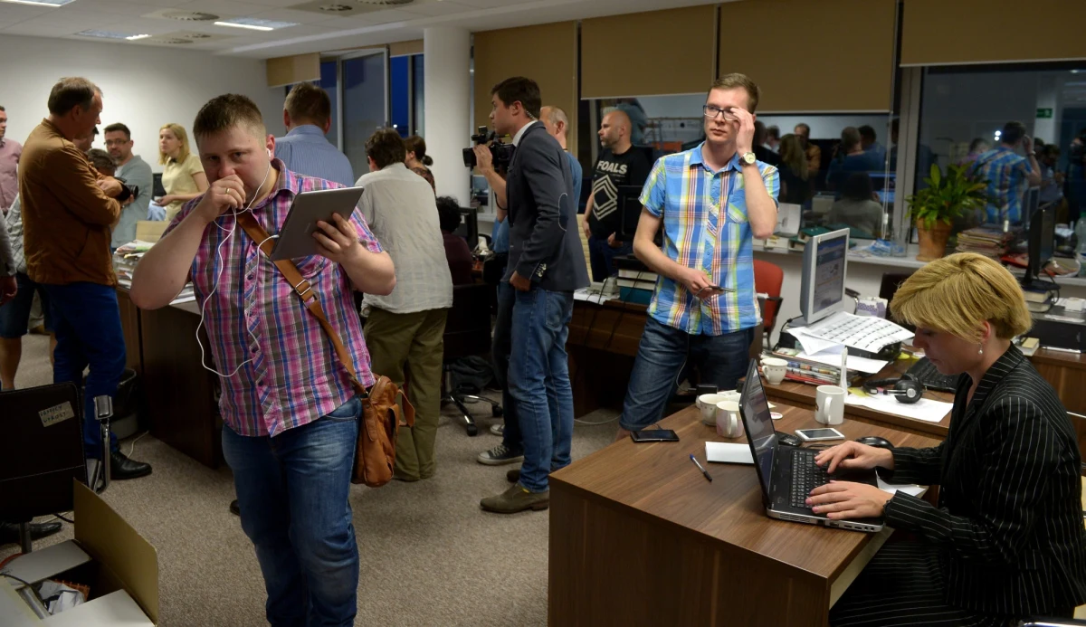 Wbrew zapowiedziom, prokuratura nie upubliczni dziś filmu nakręconego podczas zeszłotygodniowego przeszukania w redakcji "Wprost". Śledczy chcą pokazać ten materiał, bo - jak twierdzą - jest najbardziej obiektywnym dowodem tego, jak zachowywali się prokuratorzy i agenci ABW w siedzibie tygodnika. 