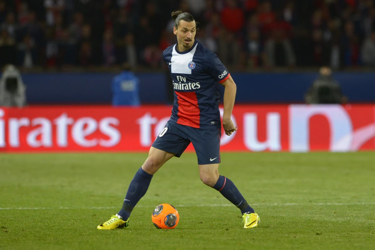 Kapitan piłkarskiej reprezentacji Szwecji Zlatan Ibrahimović znalazł się wśród najlepiej zarabiających w tym kraju... pisarzy. Jego honoraria za wydaną jesienią 2011 roku książkę "Ja Zlatan" przekroczyły już 10 milionów dolarów.