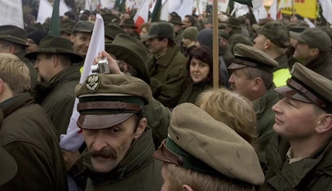 "Nasz Dziennik" Ręka na godle i pieniądzach