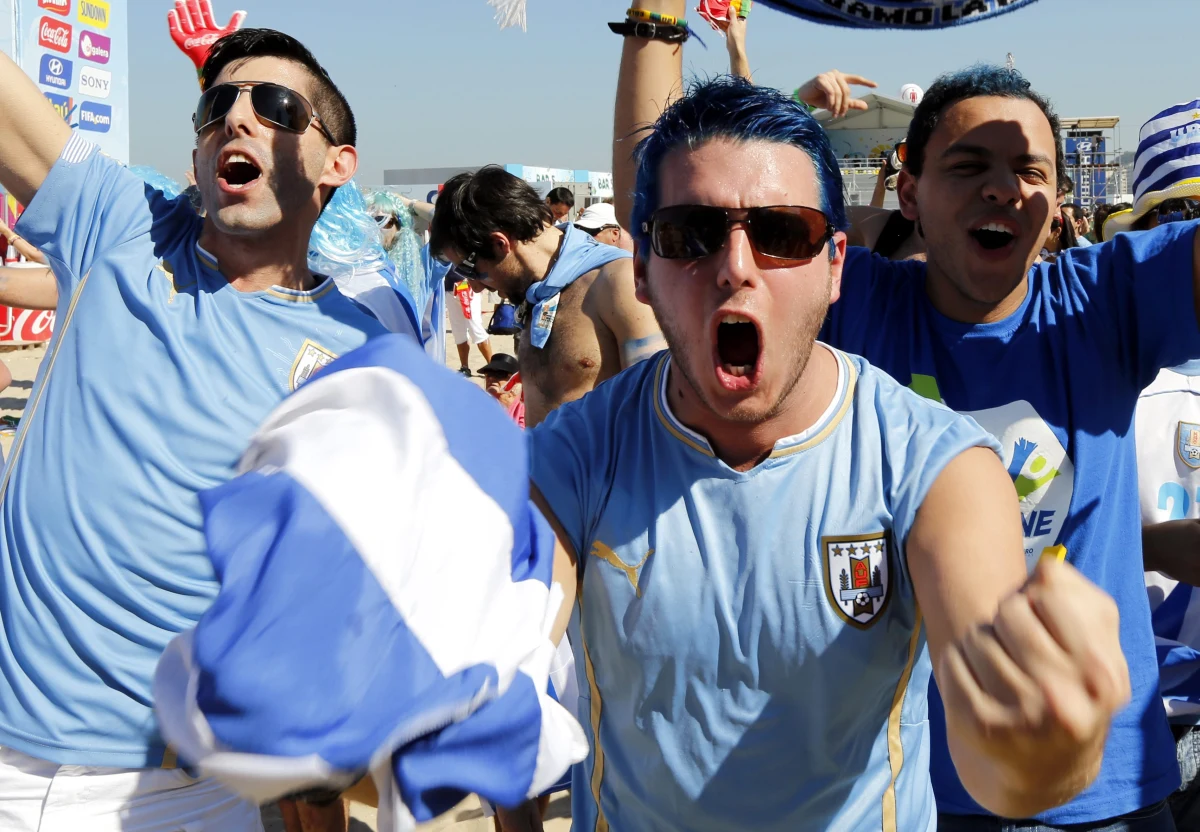 Trzydzieści osób zostało aresztowanych w Montevideo po zamieszkach po wczorajszym meczu Urugwaju w piłkarskich mistrzostw świata w Brazylii. Zespół Oscara Tabareza pokonał Włochy 1:0 i awansował do fazy pucharowej. 