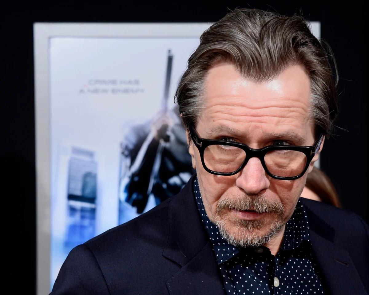 Słynny brytyjski aktor Gary Oldman przeprasza za antysemicki komentarz. W wywiadzie dla „Playboya” zasugerował, że Hollywood kontrolowane jest przez Żydów. 
