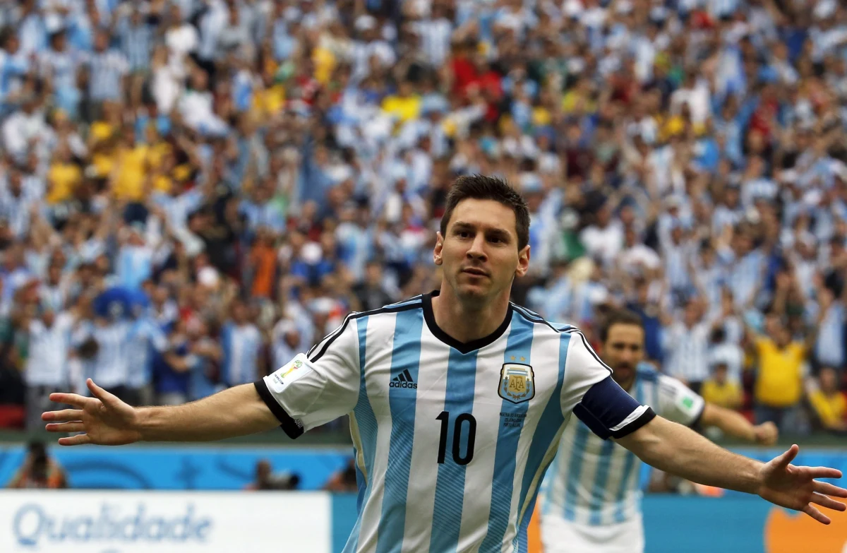 Piłkarze Nigerii, mimo porażki z Argentyną 2:3, awansowali z drugiego miejsca w grupie F do 1/8 finału mistrzostw świata. Ich rywale już wcześniej zapewnili sobie udział w kolejnej rundzie. Porto Alegre leży niedaleko granicy z Argentyną, więc Lionel Messi i koledzy mogli liczyć na solidne wsparcie ze strony swoich rodaków, stanowiących większość na trybunach. 