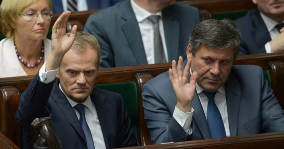 Za udzieleniem rządowi wotum zaufania było 237 posłów, przeciwko głosowało 203. Wcześniej premier Donald Tusk złożył w tej sprawie wniosek; zrobił to przedstawiając informację o ujawnionych rozmowach z podsłuchów polityków PO.