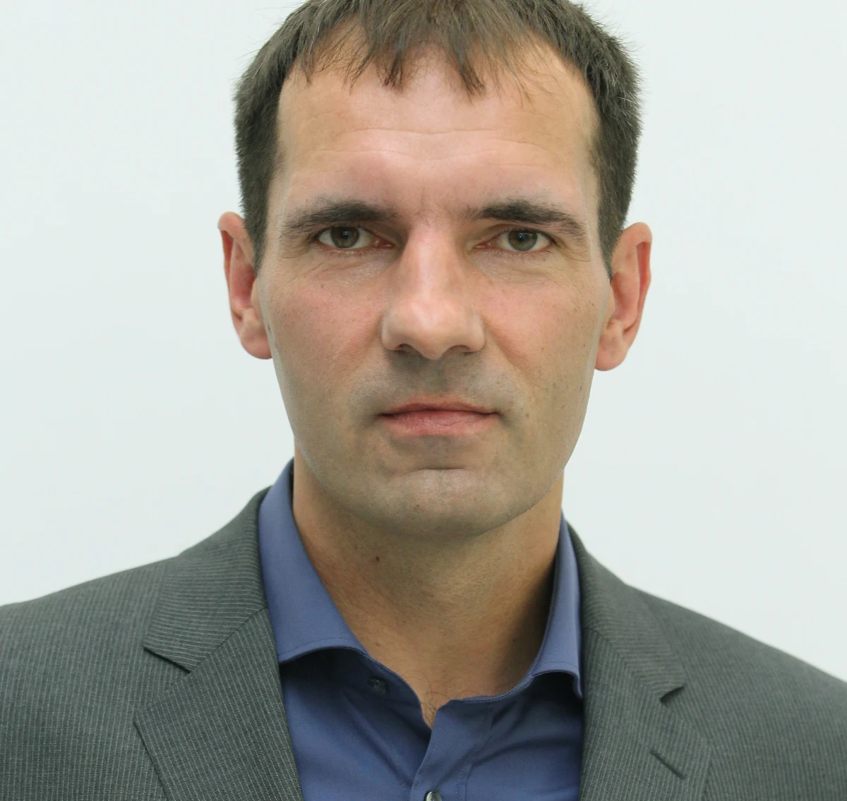 Poseł Andrzej Piątak, który w środowym głosowaniu poparł wniosek o wotum zaufania dla rządu, został usunięty z klubu Twojego Ruchu - poinformował lider TR Janusz Palikot.