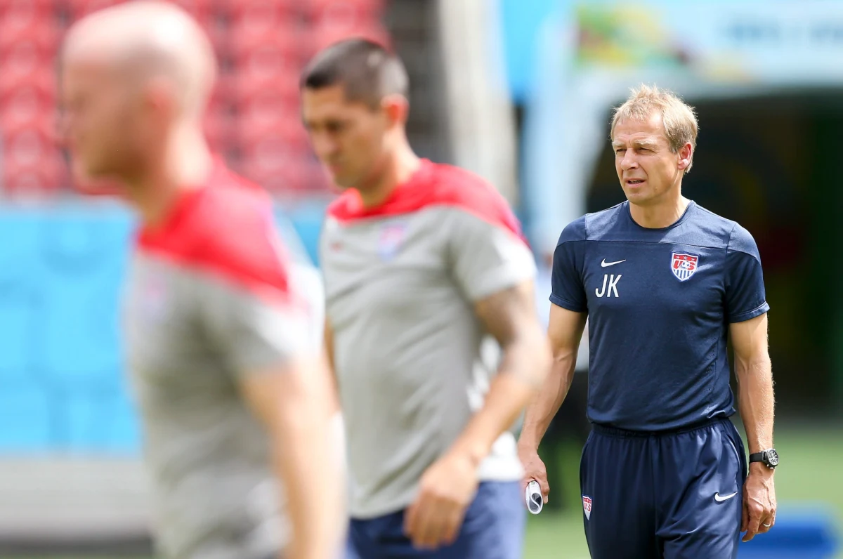 Dziś mecz, na który ostrzą sobie zęby kibice na całym świecie. Wiem, niby nic wielkiego, ale pojedynek Stany Zjednoczone - Niemcy ma sporo podtekstów. Jest tym ciekawiej, bo remis daje bezpieczny awans i jednym, i drugim bez konieczności oglądania się na Ghanę i Portugalię.