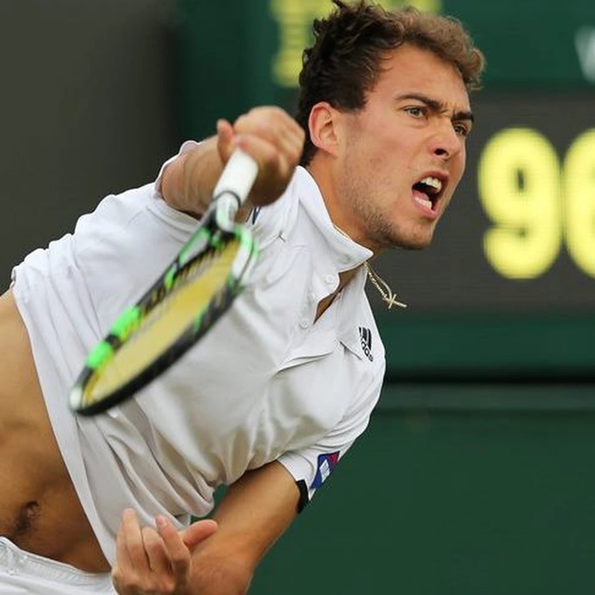 Mecz Jerzego Janowicza z Australijczykiem Lleytonem Hewittem w drugiej rundzie wielkoszlemowego Wimbledonu, który został przerwany z powodu deszczu, zostanie dokończony w piątek. Spotkanie będzie kontynuowane przy stanie 7:5, 4:4 dla polskiego tenisisty.
