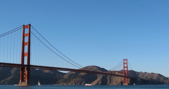 ​Na słynnym moście Golden Gate nad zatoką San Francisco zostanie zainstalowana specjalna stalowa siatka. Ma ona zabezpieczać przed skokami z niego do wód zatoki - poinformował przedstawiciel władz miasta Denis Mulligan.
