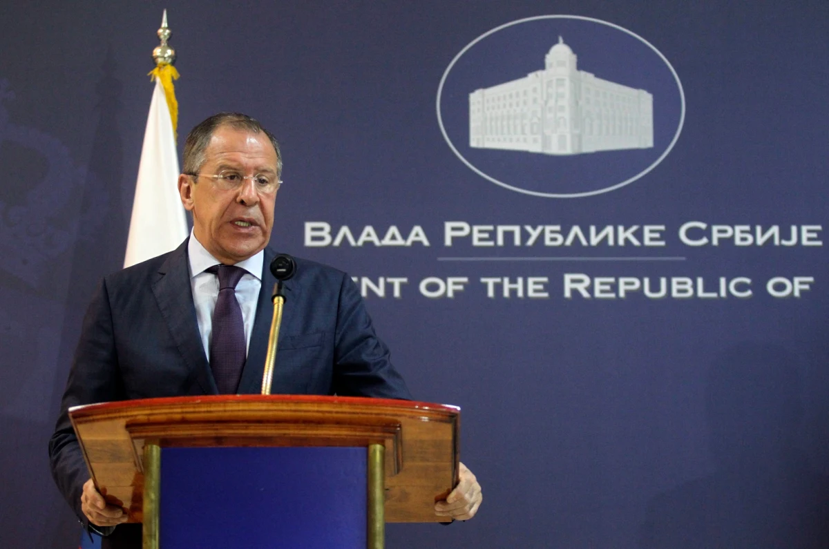 Jako zwalanie winy na Rosję określił jej minister spraw zagranicznych Siergiej Ławrow formułowane w Polsce sugestie, że za nielegalnie nagranymi rozmowami polskich polityków, ujawnionymi przez tygodnik "Wprost", stoją rosyjskie służby specjalne. "Na kogoś trzeba zwalić. Powstała niezręczność obowiązkowo musi być na kogoś zwalona dla odwrócenia uwagi" - oświadczył rosyjski minister.