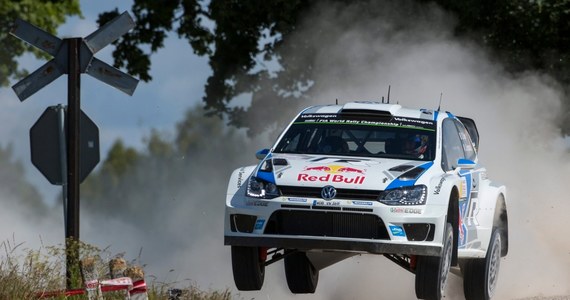 Sebastien Ogier (VW Polo WRC) prowadzi po trzecim dniu 71. Rajdu Polski, siódmej eliminacji mistrzostw świata. Broniący tytułu Francuz  wyprzedza Norwega Andreasa Mikkelsena (VW Polo WRC)  o 1.01,8. Na trasie nie ma już Polaków jadących samochodami WRC.