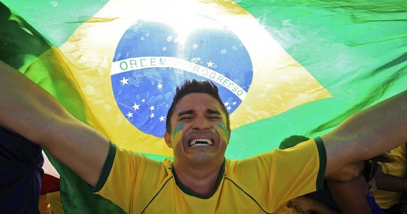 Czterej brazylijscy kibice na stadionie w Belo Horizonte mieli ataki serca podczas meczu ich reprezentacji z Chile w 1/8 finału piłkarskich mistrzostw świata. Służby medyczne poinformowały, że wszystkie osoby przeżyły. 