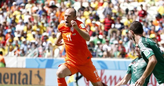 Mecz Holandii z Meksykiem w Fortalezie był jednym z największych wydarzeń 1/8 finału mistrzostw świata w Brazylii. W pierwszej połowie spotkania żadnemu z zespołów nie udało się strzelić bramki. Pierwszy gol padł w 48. minucie i dał Meksykanom prowadzenie. Ostatecznie spotkanie zakończyło się wynikiem 2:1 dla Holandii.
