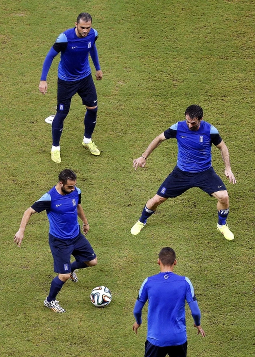 Piłkarze reprezentacji Grecji odmówili przyjęcia premii od premiera za awans do 1/8 finału mistrzostw świata w Brazylii – podają tamtejsze media. Zamiast tego poprosili w liście do rządu o przeznaczanie tych pieniędzy na budowę centrum treningowego.