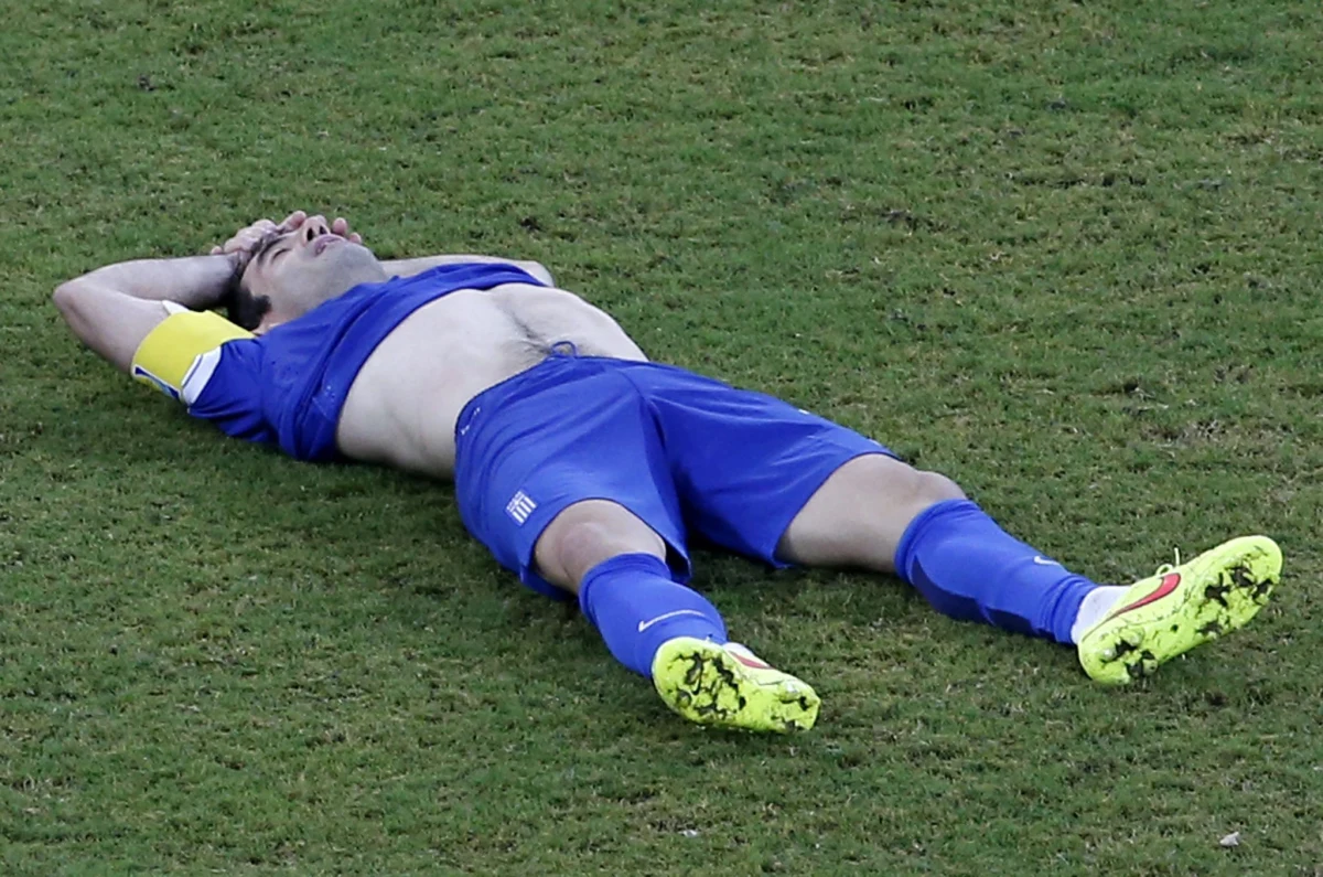 37-letni grecki piłkarz Giorgos Karagounis zakończył karierę reprezentacyjną. Decyzję ogłosił po przegranym rzutami karnymi (3-5) niedzielnym spotkaniu 1/8 finału mistrzostw świata z Kostaryką.