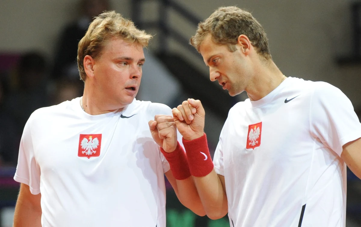 Marcin Matkowski, razem z Kolumbijczykiem Juanem Sebastianem Cabalem, zagra o ćwierćfinał wielkoszlemowego Wimbledonu. Polski deblista jeszcze nigdy nie dotarł tak daleko w Londynie. Dziś zagra - również w grze podwójnej - Klaudia Jans-Ignacik.