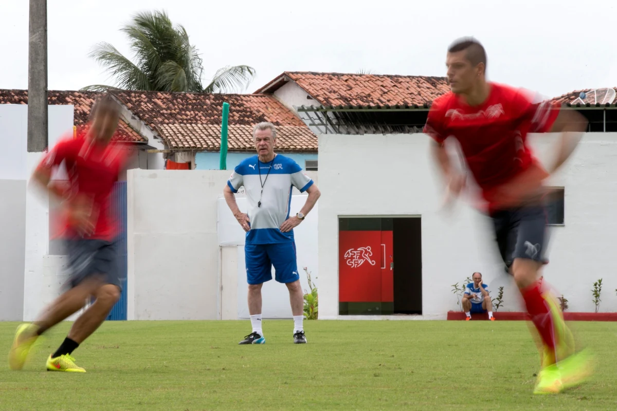 "Watykańskie derby" - tak media nazywają mecz Argentyna - Szwajcaria na piłkarskim mundialu. Żołnierze Gwardii Szwajcarskiej zaproponowali papieżowi Franciszkowi z Argentyny wspólne oglądanie pojedynku. Papież odparł jednak: "niestety nie mogę". 