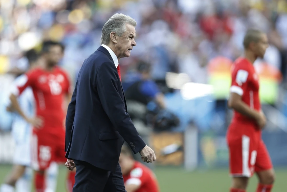 Kolejne dwie reprezentacje po sporych męczarniach awansowały do ćwierćfinału mistrzostw świata. Argentyna wbiła gola Szwajcarom dopiero w 117. minucie. Belgowie i Amerykanie też strzelali dopiero w dogrywce. Belgia wygrała 2:1. Gdzieś w cieniu boiskowych wydarzeń z futbolem żegna się trener Szwajcarów, Niemiec Ottmar Hitzfeld.