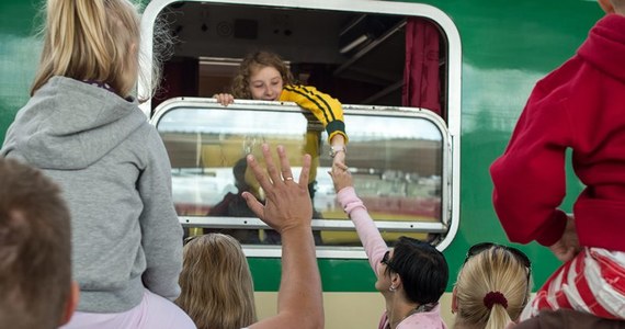 ​Kupiłeś bilet na pociąg, ale chcesz zmienić plany? Możesz zrezygnować i starać się o zwrot kosztów. Przed podróżą pociągiem warto sprawdzić, jakie prawa mają pasażerowie. 