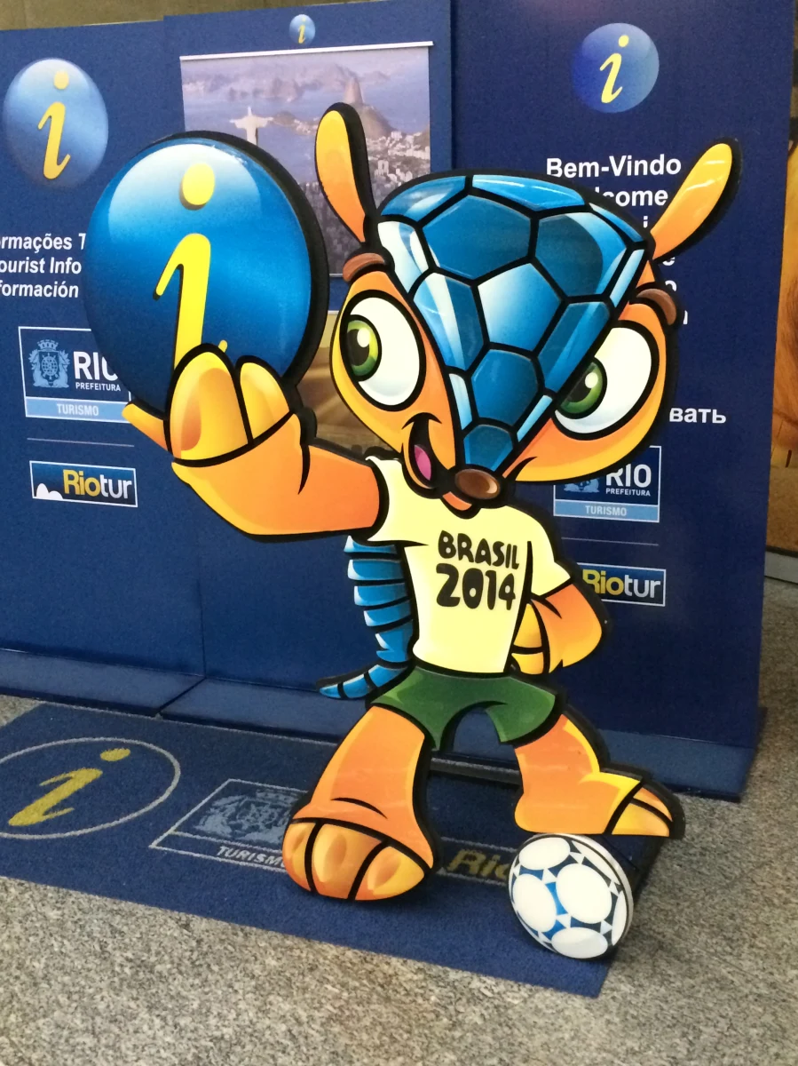 Rio de Janeiro powala swoim ogromem, od pierwszej chwili. Wielki jest tu ocean, ogromny jest korek już o 6 rano, gigantyczne są rośliny tuż przy głównych drogach, wielka jest bieda w fawelach. To wszystko widziałem zaledwie w ciągu godziny, jadąc z lotniska do hotelu nad samym brzegiem morza.