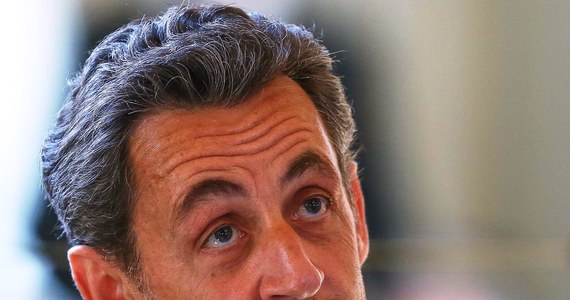 "Sarkozy kontratakuje" - komentują centroprawicowy "Le Figaro" i  konserwatywny "La Croix", opisując wczorajsze wystąpienie byłego prezydenta Nicolasa Sarkozy'ego w telewizji. Lewicowy "Liberation" pisze, że zastosował on "retorykę spisku".