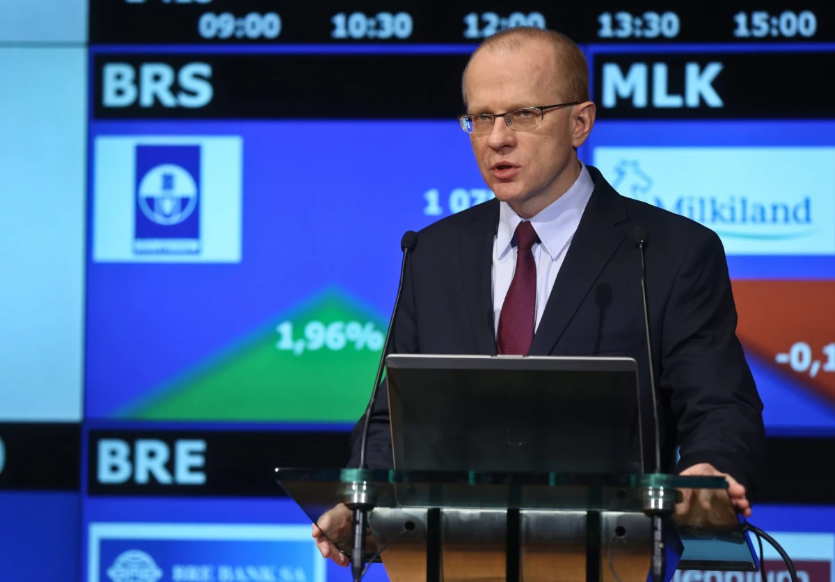 Były prezes warszawskiej giełdy Ludwik Sobolewski został szefem rumuńskiej poczty. Będzie łączył tę funkcję z prezesurą giełdy w Bukareszcie. Półtora roku temu Sobolewski został w atmosferze skandalu zwolniony z zarządzania stołecznym parkietem.