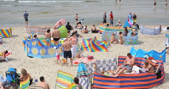 Pogoda w pierwszej połowie lipca będzie bardzo dynamiczna - możemy liczyć na sporo słonecznych i upalnych, czyli typowo letnich, dni. Ale prognozujemy też gwałtowne zmiany aury, ze sporymi ochłodzeniami. Nad Polskę nadciągną także intensywne opady deszczu i burze. Poniżej przedstawiamy szczegółową prognozę. 