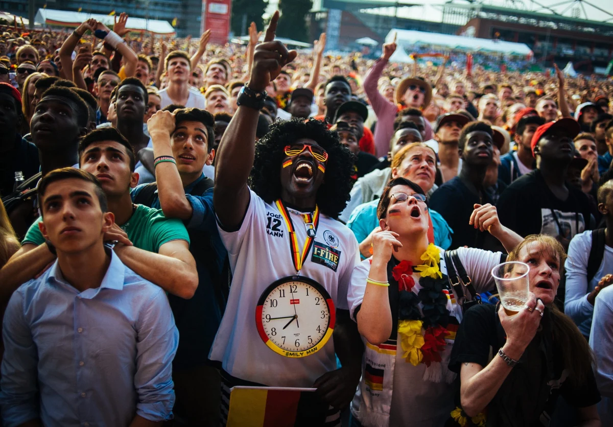 Brazylia w końcu zagrała mniej więcej zgodnie z oczekiwaniami, Kolumbia mnie rozczarowała, a Niemcy… Niemcy to Niemcy. Żal tylko Neymara, bo jego kontuzja powoduje, że Brazylia straci sporą część blasku, który przecież i tak na mundialu pokazuje dość oszczędnie.