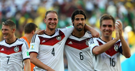 2,3 mln euro - tyle łącznie na premie dla zawodników musi zarezerwować Niemiecka Federacja Piłkarska (DFB) po zwycięstwie Niemców nad Francją 1:0 w ćwierćfinale mistrzostw świata. Każdy z piłkarz otrzyma zatem po 100 tys. euro.