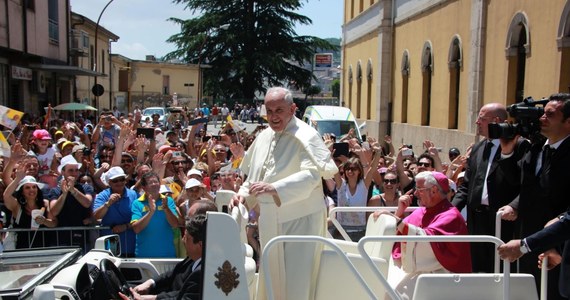 Papież podczas mszy w mieście Campobasso we włoskim regionie Molise zaapelował o walkę z bezrobociem. Zasugerował również, że niedziela powinna być dniem wolnym od pracy.