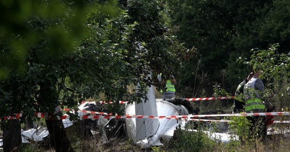 Tragiczny wypadek samolotu niedaleko miejscowości Topolów koło Częstochowy. Maszyna piper navajo runęła na ziemię. Zginęło 11 osób; jedną udało się uratować. Samolotem leciało najprawdopodobniej 11 skoczków spadochronowych i pilot. Informację dostaliśmy na Gorącą Linię RMF FM.  