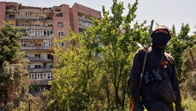 Uzbrojeni separatyści zjeżdżają do Doniecka