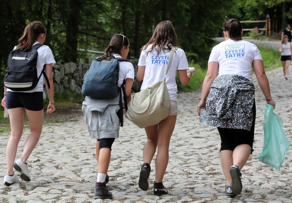 Poszukiwana od kilku godzin w Tatrach turystka odnalazła się. Sama zadzwoniła do TOPR-u mówiąc, że jest już w Krakowie. 31-letniej wolontariuszki akcji "Czyste Tatry" poszukiwano po tym, jak zaniepokojona rodzina zadzwoniła do TOPR, że od wczoraj nie ma z nią kontaktu.
