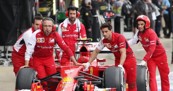 Wyścig Formuły 1 na torze Silverstone, dziewiąta runda mistrzostw świata, został przerwany podczas pierwszego okrążenia toru. Wypadek miał Fin Kimi Raikkonen z zespołu Ferrari. 