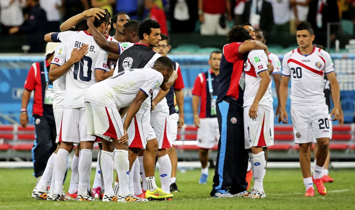 Media w Kostaryce ubolewają nad odpadnięciem ich piłkarzy w ćwierćfinale mundialu w Brazylii po serii rzutów karnych z Holandią. "Jesteście naszymi bohaterami. Serce mamy teraz złamane, ale dusza pozostała nienaruszona" - napisała gazeta "La Nacion".  