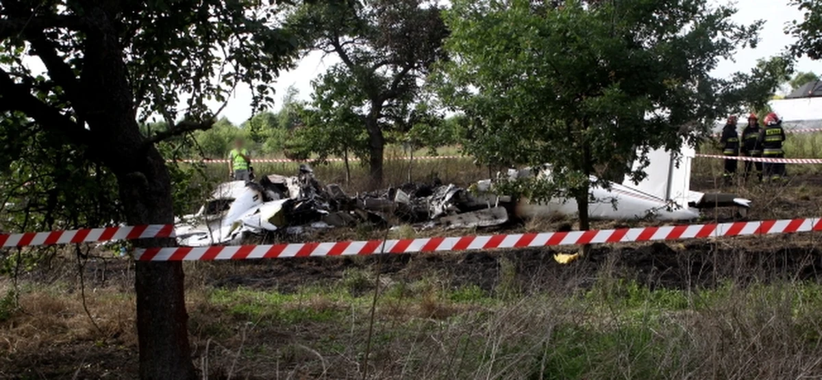 Awaria silnika to jedna z najbardziej prawdopodobnych przyczyn katastrofy samolotu w Topolowie pod Częstochową. Po ponad pięciu godzinach szczegółowych oględzin taką wiadomość przekazał wiceszef Państwowej Komisji Badania Wypadków Lotniczych, Andrzej Pussak. 