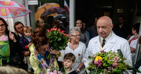 Metropolita łódzki Marek Jędraszewski zapowiedział, że zwróci się z prośbą do wiernych o zbiórkę na rzecz Szpitala Św. Rodziny, którym kieruje prof. Bogdan Chazan.  Chodzi o pokrycie 70 tysięcy złotych kary nałożonej na szpital przez Narodowy Fundusz Zdrowia. Prof. Chazan powołując się na klauzulę sumienia, odmówił pacjentce wykonania aborcji, mimo że były do tego wskazania medyczne ze względu na wady płodu. Nie wskazał jej - do czego zobowiązują go przepisy - innego lekarza lub placówki, gdzie można wykonać zabieg.