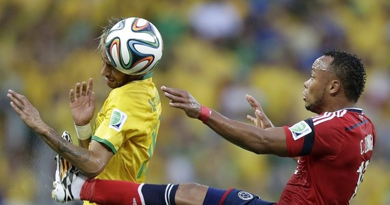 Kolumbijski piłkarz Camilo Zuniga, którego faul wykluczył z mundialu gwiazdora reprezentacji Brazylii Neymara, ma problemy z kibicami z kraju gospodarza mundialu. On i jego rodzina są obrażani m.in. na tle rasowym, grożono mu także śmiercią.